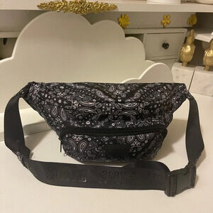SECRET PINK OVERSIZE
CAMO FANNY PACK WAIST BELT BAG...